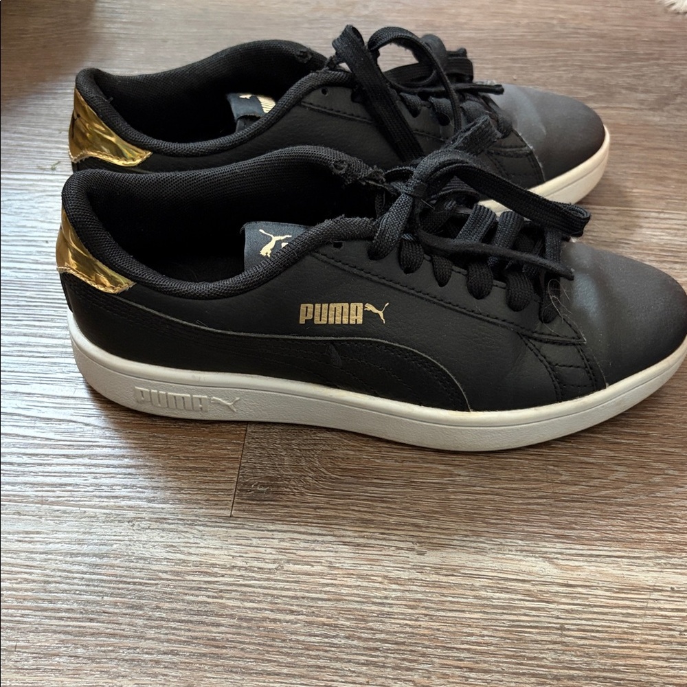 Puma Smash Boys Tennis Shoes Black sz 4c used